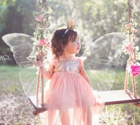 Outside Fairy Photoshoot, Butterfly Birthday Photoshoot Ideas, Butterfly Garden Photoshoot, Fairy Birthday Photoshoot, Butterfly Photoshoot Ideas, Fairy Theme Photoshoot, Fairy Theme Birthday Party, Fairy Photoshoot, Fairy Garden Birthday Party