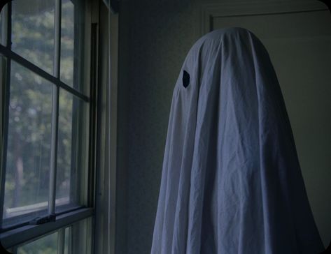 Sheet Ghosts, Gothic Movies, Ghost Trend, David Lowery, Ghost Aesthetic, Ghost Photo, A Ghost Story, Real Haunted Houses, Goodnight Punpun