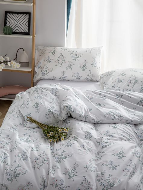 Scandinavian Bed Sheets, Bedsheet Ideas, Cute Bed Sheets, Grey Bed Sheets, Crochet Bedsheets, Elegant Duvet Covers, Cama Ikea, Flower Duvet Cover, Patterned Bedding