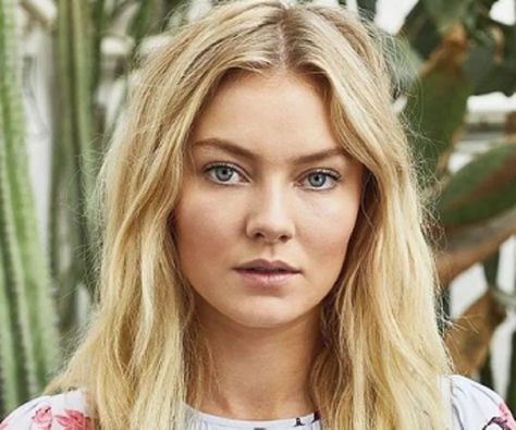 Astrid S (Smeplass) Biography - Facts, Childhood, Family Life of Norwegian Singer, Model, Actor Astrid S, Celebrity Singers, Girls Music, Pop Idol, Justin Timberlake, Pop Singers, Girl Crushes, Female Singers, Paul Mccartney