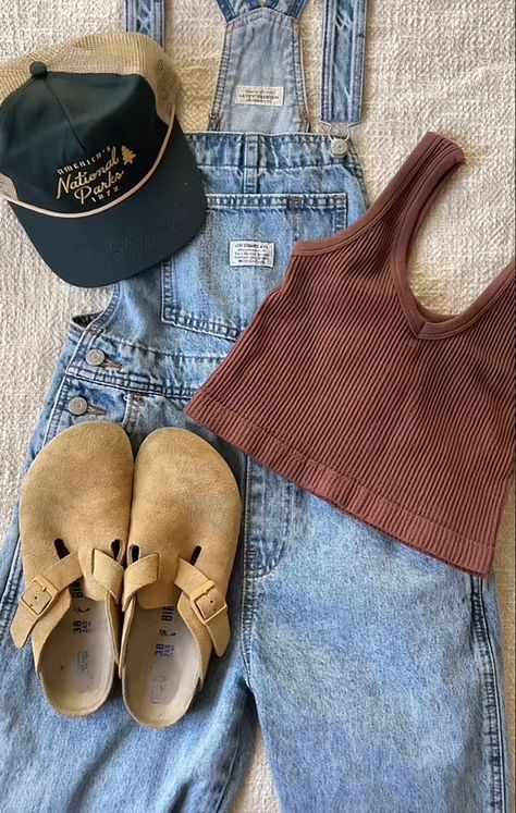 Nature Tone Outfits, Western Hiking Outfits, Bluegrass Aesthetic Outfit, Light And Airy Outfits, Outfit Layed Out, Beachy Vintage Aesthetic Outfits, Granola Western Aesthetic, Coastal Grunge Outfits, Granola Boho Outfits