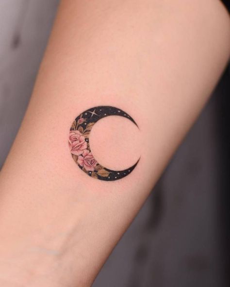 Gorgeous Crescent Moon Tattoo DesignCheck out this beautiful crescent moon tattoo design featuring delicate linework and shading. The crescent moon is a classic tattoo symbol representing feminine energy, spirituality, and personal growth. #moontattoo #crescentmoon #smalltattoo #tattooideasforme. Crescent Moon Tattoo Design, Flower Moon Tattoo, Realistic Moon Tattoo, Moon Tattoo Design, Half Moon Tattoo, Pink Rose Tattoos, Bestie Tattoo, Yakuza Tattoo, Crescent Moon Tattoo