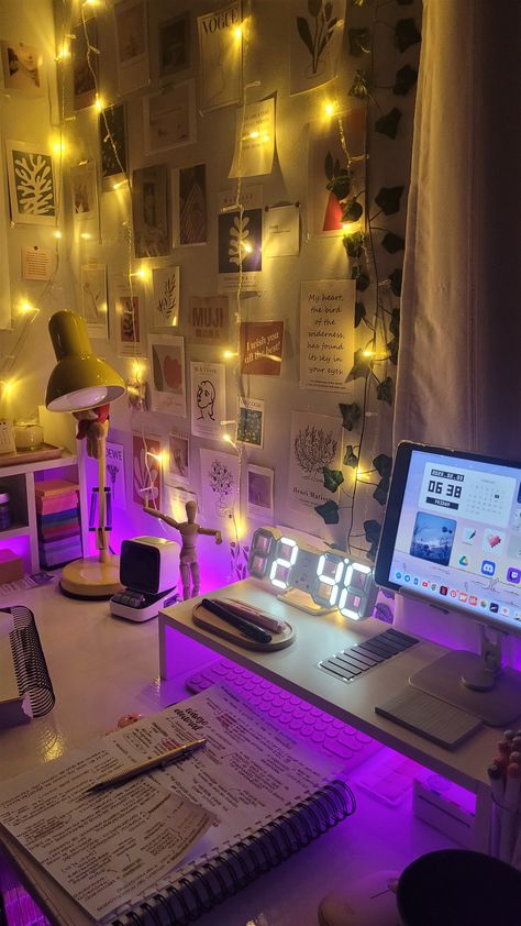 How To Make Your Study Space Aesthetic, Studying Space Aesthetic, Study Aesthetic Colorful, Aesthetic Study Desk Wallpaper, Study Desk Setup Ideas, Desk Layout Aesthetic, Desk Top Aesthetic, School Desk Aesthetic, Desk Space Aesthetic