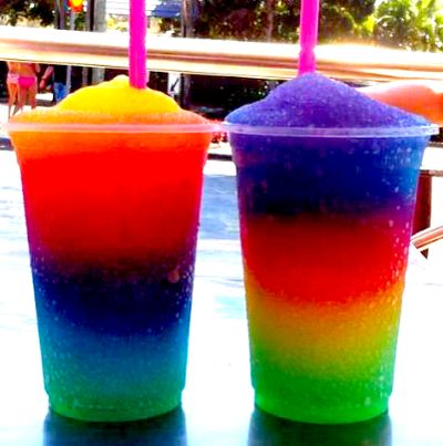 Rainbow Drinks, Colorful Drinks, Candy Drinks, Rainbow Food, Taste The Rainbow, Snow Cones, Bohol, Drinks Alcohol Recipes, Frozen Drinks