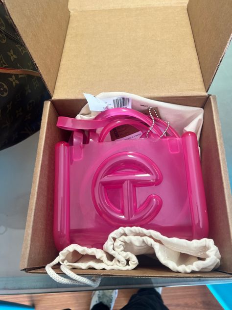 Telfar X Melissa, Glamaholic Bag, Pink Telfar Bag, Medium Telfar Bag, Pink Bags Outfit, Telfar Bags, Telfar Bag, Cute Online Clothing Stores, Trendy Purses