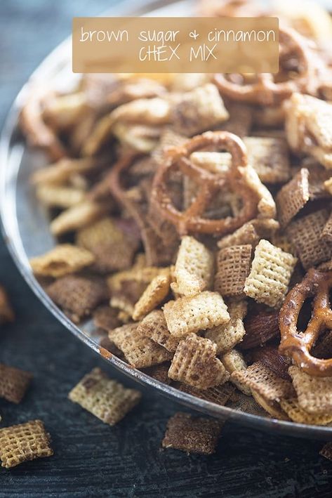 Cinnamon Sugar Chex Mix Recipe - sweet salty goodness! Cinnamon Chex Mix, Chex Mix Recipes Sweet, Sweet Chex Mix, Cinnamon Chex, Sweet Chex, Chex Mix Recipe, Cereal Mix, Cereal Snacks, Chex Mix Recipes