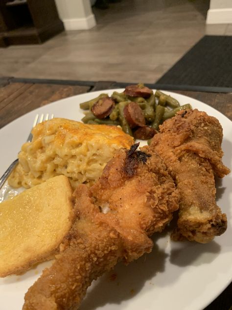 Mac And Cheese And Fried Chicken, Fried Chicken And Mac And Cheese, Soul Food Dinner Ideas, Fried Chicken Mac And Cheese, Soulaan Culture, Food Dinner Ideas, Soul Food Menu, Camo Cupcakes, Fried Chicken Dinner