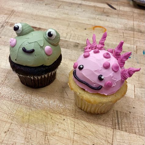 Green frog cupcake on the left, pink axolotl cupcake on the right Axolotl Cupcakes, Axolotl Party, Rally Ideas, Rally Idea, Cupcake Decorating, 8th Birthday, 7th Birthday, Cupcakes Decoration, Party Cakes