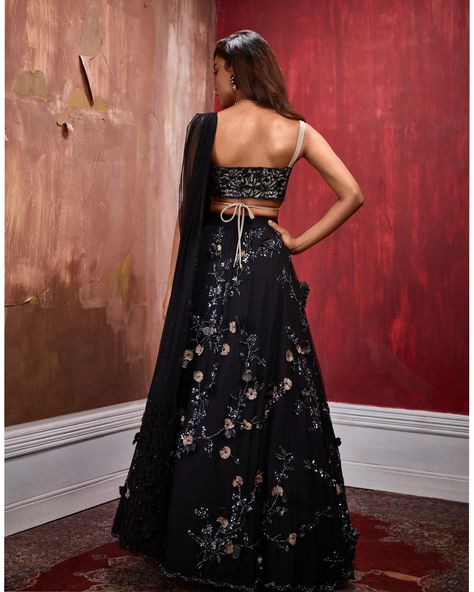 Flower Lehenga, Tie Up Blouse, Low Waist Skirt, Black Lehenga, Embroidered Tie, Choli Blouse, Celebrity Closet, Bespoke Fashion, Indian Clothing