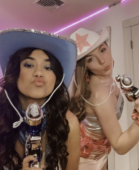 Hellowin Costumes, Space Cowgirl Costume, Cowgirl Halloween Costumes, Halloween Duo, Best Group Halloween Costumes, Halloween Group, Friend Costumes, Duo Costumes, Bff Halloween Costumes