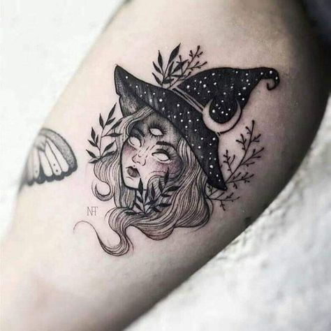 Miniature Tattoos, Men Tattoos, Witch Tattoo, Inspiration Tattoos, Tattoos Geometric, Geniale Tattoos, Halloween Tattoo, Halloween Tattoos, Dream Tattoos