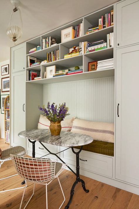 This 650-Square-Foot Studio Has the Most Perfect Small-Space Dining Nook | Architectural Digest Book Storage Ideas, Paris Living Rooms, Ceiling Shelves, Marble Tile Floor, Dining Room Combo, London Apartment, Kitchen Nook, Book Storage, Dining Nook