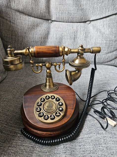 Old telephone Old Machines Vintage, Old Telephone Aesthetic, 1920s Phone, Old Phone Aesthetic, Tropical Academia, Old School Telephone, Vintage Antique Aesthetic, 1930 Aesthetic, Vintage Items Antiques