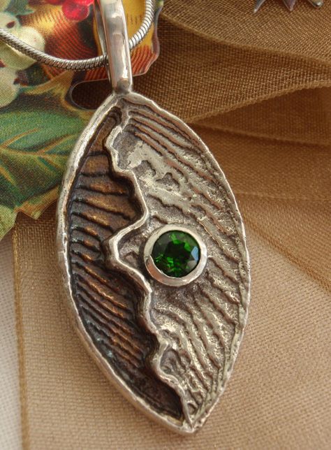 Sterling Silver Pendant Chrome Diopside Cuttlebone by cutterstone, $92.00 Cuttlebone Casting, Cuttlefish Casting, Bone Casting, Cast Jewelry, Wire Weaving Techniques, Jewelry Casting, Silver Casting, Metalsmithing Jewelry, Beaded Jewels