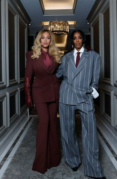 Black Hollywood Glamour, Bee Beyonce, Queen Bee Beyonce, Women In Suits, Beyonce Style, Kelly Rowland, Black Hollywood, Queen Bey, Beyonce Knowles