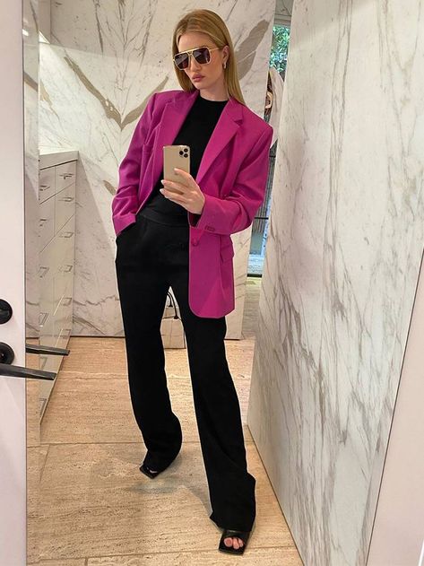 10 Celebrity Blazer Outfits We Love | Who What Wear UK Rosie Huntington Whiteley Style, Looks Pinterest, Huntington Whiteley, Rosie Huntington Whiteley, Looks Street Style, Jacket Outfit, Pink Blazer, Minimalist Wardrobe, Work Looks