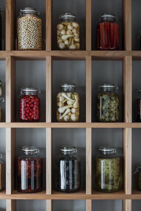 Restaurant Shelves Design, Frantzen Restaurant, Restaurant Shelves, Resturant Decor, Restaurant Shelving, Entrance Room, Food Tool, Shelving Design, Japanese Kitchen