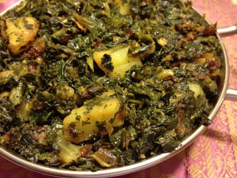 Spinach with Potatoes (Saag Aloo) - The Masala Girl Blog | Sadhna Sheli Sag Aloo, Potatoes And Spinach, Saag Aloo, Saag Recipe, Bean Curry, Potatoes Tomatoes, Potato Spinach, Aloo Recipes, Beans Curry