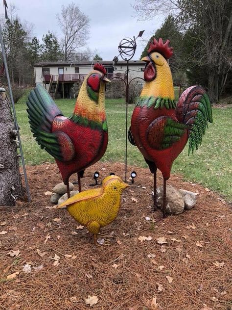 Metal Rooster Decor, Rooster Kitchen Decor, Yard Furniture, Metal Rooster, Metal Chicken, Chicken Garden, Rooster Decor, Building A Chicken Coop, Chicken Decor