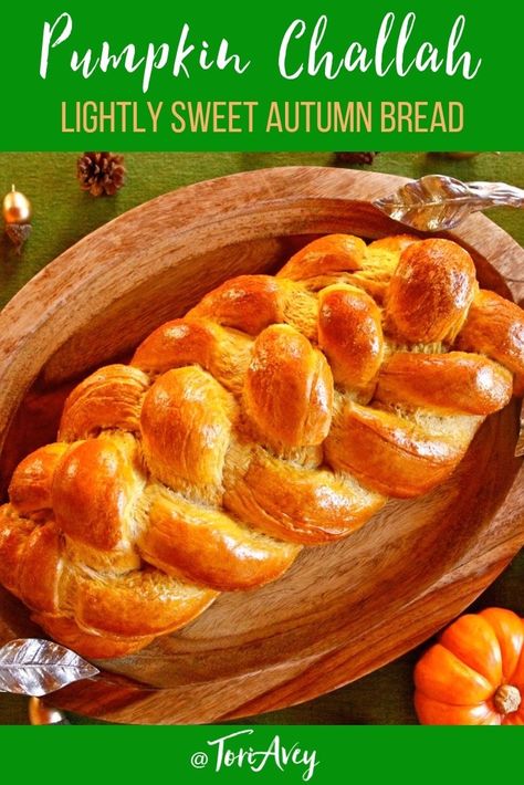 Pumpkin Challah, Baking Thanksgiving, Autumn Bread, Sukkot Recipes, Thanksgiving Bread, Challah Bread Recipes, Jewish Holiday Recipes, Jewish Cuisine, Braided Bread