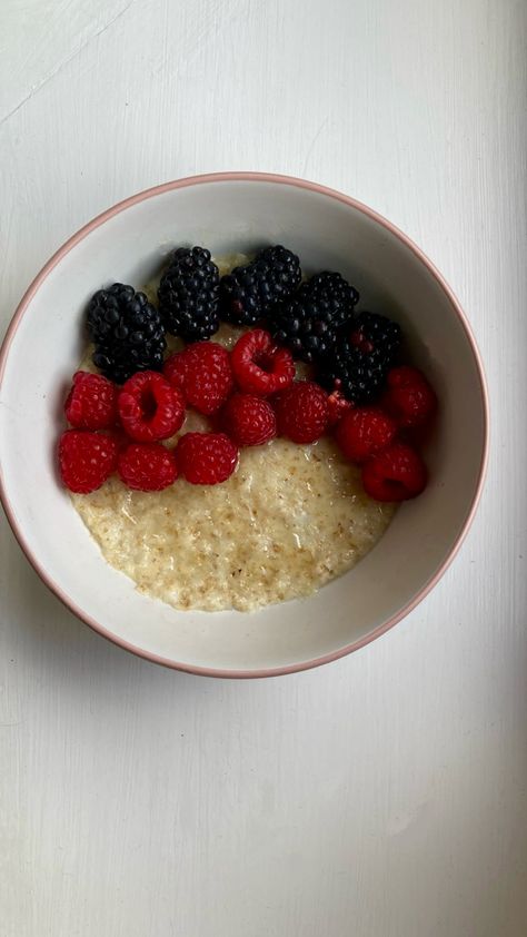 Honey, biscuit oats, blackberries and raspberries breakfast #healthyliving #porridge #morning #breakfast Honey Biscuit, Raspberry Breakfast, Celebrating Life, Morning Breakfast, Blackberry, Oats, Healthy Living, Biscuits, Raspberry