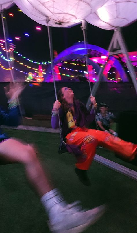 Rave Pics Aesthetic, Edm Festival Aesthetic, Edc Aesthetic, Beach Rave Aesthetic, Festival Glamping, Rave Friends Aesthetic, Music Festival Aesthetic Night, Edc Vegas, Edc Orlando