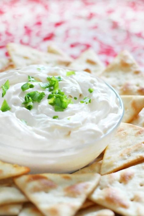 Cream Cheese Dip | pair with "some homemade crackers, buffalo chicken dip, bacon wrapped jalapeno poppers, and a sheet-pan full of chicken sliders!" Garlic Herb Cream Cheese, Confetti Dip, Herb Cream Cheese, Cream Cheese Recipes Dip, Cream Cheese Dip, Easy Dip, Cheese Dip Recipes, Garlic Dip, Diy Easy Recipes