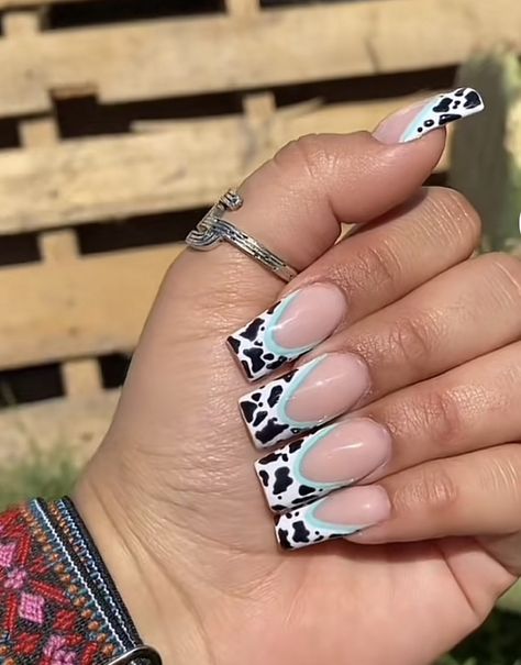 Cowprint Nails Square, Luke Combs Nail Ideas, Luke Combs Nails, Cute Nails Acrylic Country, Cow Sunflower Nails, Short Nail Designs Western, Morgan Wallen Inspired Nails, Southern Nails Designs Country, Long Western Nails