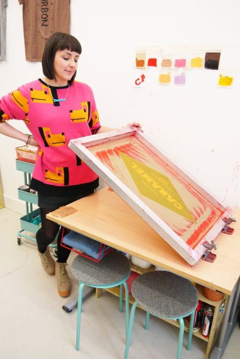 Screen Printing Shops, Screen Printing Business, Screen Printing Studio, Diy Screen Printing, Studio Creative, Screen Printing Process, Screen Printing Machine, Dream Studio, Print Studio