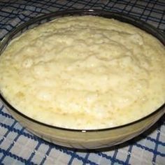 Classic tapioca pudding is made with very little hassle in a slow cooker. There is no need to presoak small tapioca pearls prior to cooking. Pudding Recipes Homemade, Tapioca Recipes, Tapioca Pudding, Crock Pot Desserts, Slow Cooker Desserts, Pudding Desserts, Crock Pot Slow Cooker, Crockpot Recipes Slow Cooker, Pudding Recipe