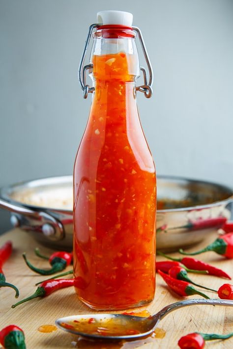 Sweet Chilli Sauce Sweet Chilli Sauce Recipe, Balsamic Reduction Sauce, Hot Dog Sauce, Chili Sauce Recipe, Homemade Sauce Recipes, Sweet Chilli Sauce, Bbq Sauce Recipe, Fudge Sauce, Dessert Sauces