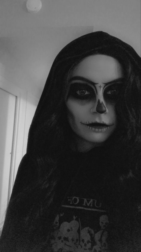 Reaper Makeup Female Grim, Grim Reaper Costume Female Makeup, Female Reaper Costume, Grimm Reaper Costume Women, Female Grim Reaper Makeup, Grim Reaper Halloween Makeup, Grim Reaper Halloween Costume Women, Grim Reaper Makeup Female Easy, Grim Reaper Makeup Kids