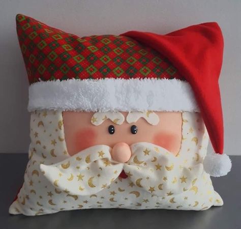 Felt Christmas Decorations, Christmas Themes Decorations, Bead Charms Diy, Christmas Pillows, Christmas Cushions, Holiday Pillows, Throw Pillows Christmas, Star Pillows, Christmas Quilts