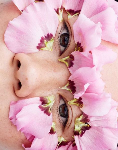 A beauty story for WOW magazine UK reminding us that flowers are our best beauty alliance. Pastel Eyeshadow, Jason Kim, Uk Makeup, Botanical Fashion, Bloom And Wild, Flower Makeup, Photography Inspiration Portrait, Flower Video, Glitter Flowers