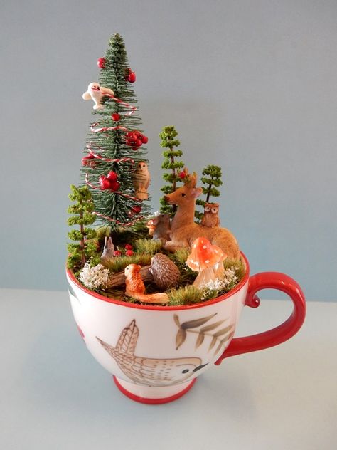 Christmas Teacup Crafts, Teacup Diorama, Teacup Projects, Teacup Gnomes, Tea Cup Cake, Teacup Gardens, Teacup Crafts, O Christmas Tree, Fairy Christmas