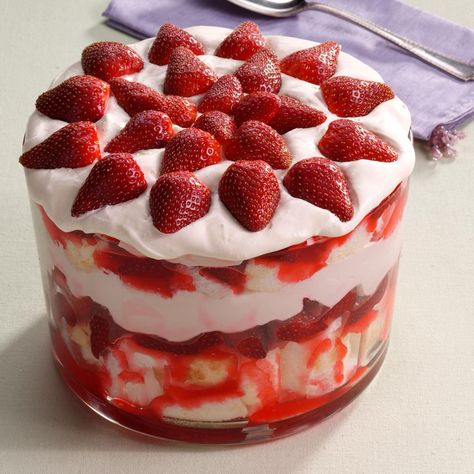 Angel Strawberry Dessert Strawberry Angel Food Cake, Angel Food Cake Desserts, Strawberry Trifle, Tiramisu Dessert, Strawberry Dessert Recipes, Strawberry Dessert, Trifle Desserts, Brownie Desserts, Food Contest