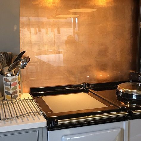 @rougholdglass on Instagram: “Morwellham Copper Leaf Gilded Glass Splahsback for @ashtonhouse_design #copper #splashback” Copper Splashback Kitchen, Copper Splashback, Glass Splashback Kitchen, Kitchen Splash Back, Verre Eglomise, Antique Mirror Glass, Antiqued Mirror, Copper Mirror, Mirror Inspiration