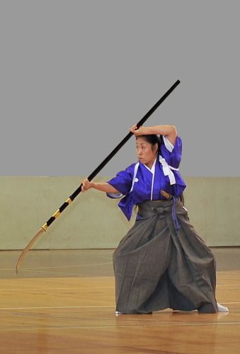 "Spirit of the Female Samurai"- armes Naginata Pose, Samurai History, Japanese Martial Arts, Beauty Of Japan, Female Samurai, Arte Ninja, Miyamoto Musashi, Combat Art, Samurai Armor