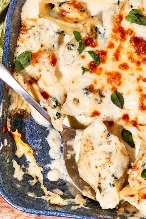 Chicken Spinach Alfredo Stuffed Shells, Baked Stuffed Shells, Comfort Food Casserole, Alfredo Stuffed Shells, Chicken Alfredo Stuffed Shells, Chicken Stuffed Shells, Spinach Alfredo, Chicken Alfredo Bake, Chicken Spinach