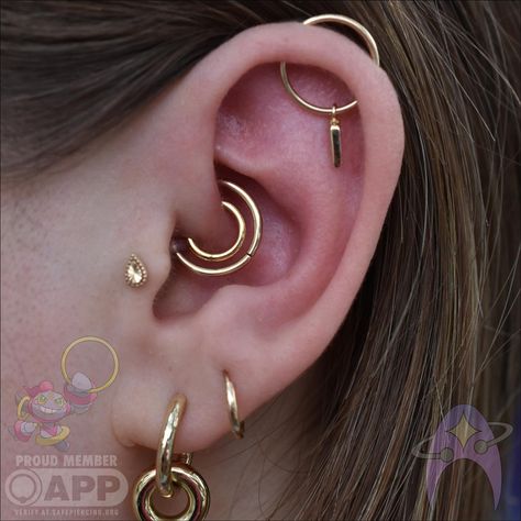 Small Daith Hoop, Double Daith Piercing, Ear Piercing Set Up, Ear Piercings Daith, Daith Ear Piercing, Daith Rings, Daith Piercing Jewelry, Daith Jewelry, Face Piercings