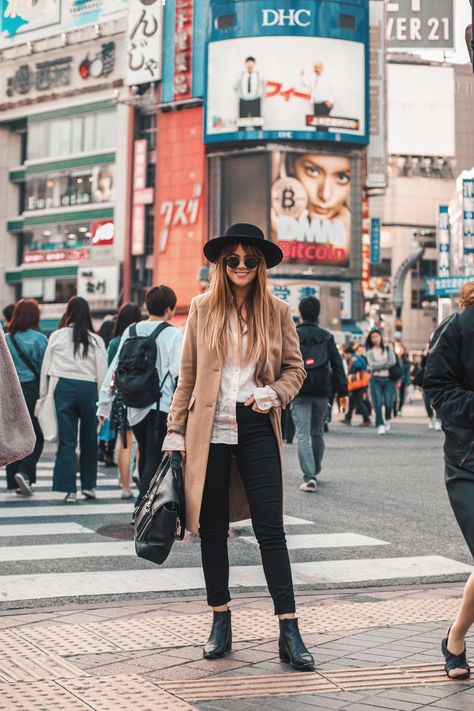 Japan Street Fashion, Tokyo Winter, Shibuya Style, Tokyo Outfits, Japan Winter, Japan Fashion Street, Shibuya Crossing, Winter Travel Outfit, Shibuya Tokyo