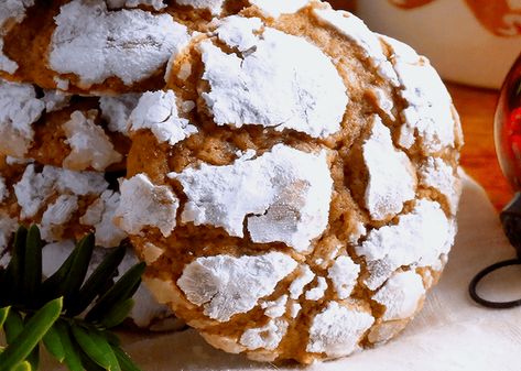 Pure Christmas deliciousness! Melt-in-your-mouth Gingerbread Gooey Butter Cookies baked from scratch and spiced just right for the Christmas holiday. Each nibble immediately brings back fond childh… Butter Cookies Christmas, Gooey Butter Cookies, Crinkle Cookies Recipe, Dessert Simple, Brownie Desserts, Dessert Party, Crinkle Cookies, Köstliche Desserts, Party Desserts