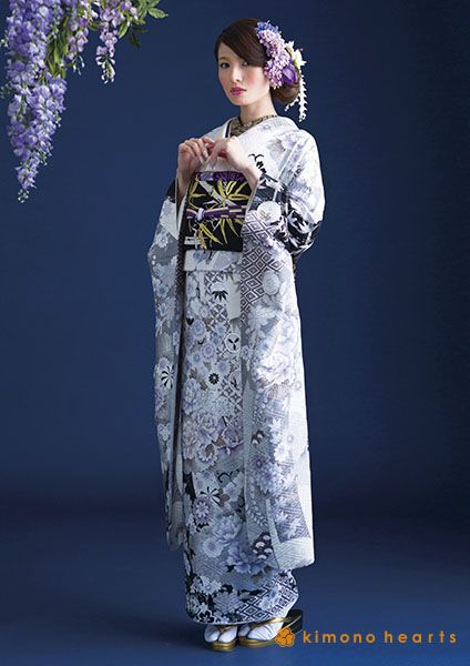 Contemporary furisode. Japan Winter Kimono Outfit, Japan Fashion Women, Kabuki Costume, Traditional Asian Clothing, Kimono Traditional, Japanese Traditional Clothes, Winter Kimono, Kimono Outfit, Mode Kimono