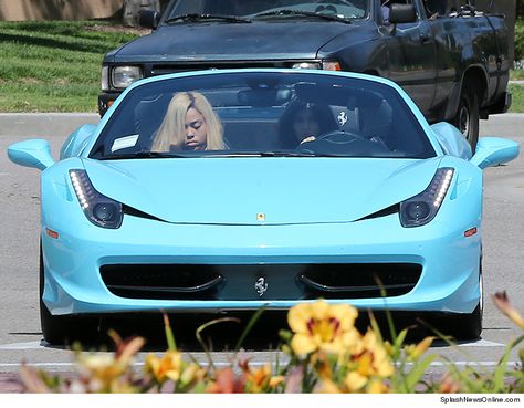 0526-kylie-jenner-ferrari-splash-01 Kylie Jenner Cars, Kylie Jenner Now, Kylie Jenner Ferrari, Kylie Jenner Car, Blue Ferrari, Baby Cars, Matte Cars, Kylie Travis, Kylie J