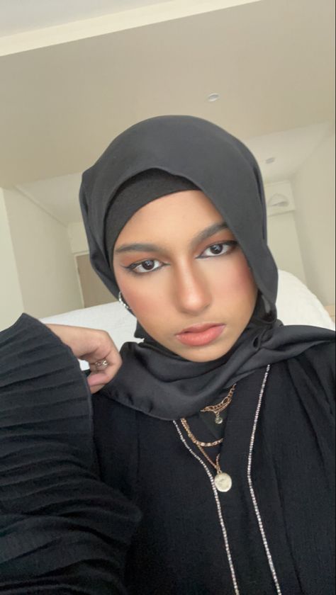 #eid #eidmubarak #makeup #aesthetic #minimalist #raya #hariraya #raya makeup #black #hijab #muslimah #earrings #earringswithhijab Oh My Love, Eid Mubarak, Makeup Tutorial, Makeup