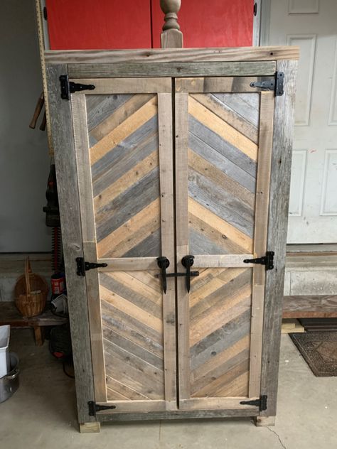 I used reclaimed and pallet wood to build this unique cabinet. Homemade Cabinets, Pallet Cabinets, Yurt Home, Wooden Pallet Crafts, Rustic Cabinet, Pallet Cabinet, Unique Cabinet, Tiny House Interior Design, Barn Wood Projects