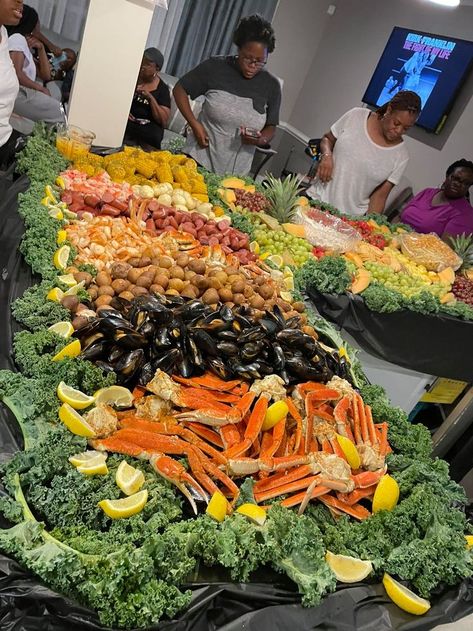 Seafood Boil For Large Crowd, Seafood Boil Ideas, Seafood Boil Table Set Up, Seafood Birthday Party Ideas, Seafood Feast Party Ideas, Seafood Table Ideas, Seafood Boil Birthday Party, Crab Feast Party Ideas, Seafood Party Ideas For Birthday