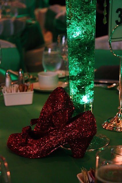 Wizard Of Oz Emerald City Theme, Emerald City Party, Broadway Theme, Wizard Of Oz Decor, Broadway Party, Homecoming Themes, Gala Themes, Gala Ideas, Prom Theme