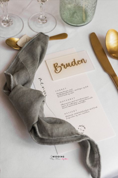 Simple menu card with gold nametag in natural colors Nordic wedding

Picture by @malther.lk(instagram) Card Table Decor, Cloth Napkins Wedding, Nordic Wedding, Simple Menu, Wedding Place Settings, Card Table, Wedding Menu Cards, Menu Card, Wedding Picture