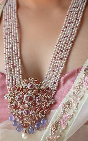 Victorian Jewelry Necklace, Pink Pearl Jewelry, Gold Ideas, Indian Choker, Indian Choker Necklace, Necklace Traditional, Gold Temple Jewellery, Black Beads Mangalsutra Design, Diamond Pendants Designs